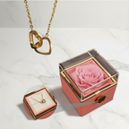 Dárková krabička s věčnou růží a náhrdelník s vlastními jmény