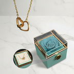 Dárková krabička s věčnou růží a náhrdelník s vlastními jmény