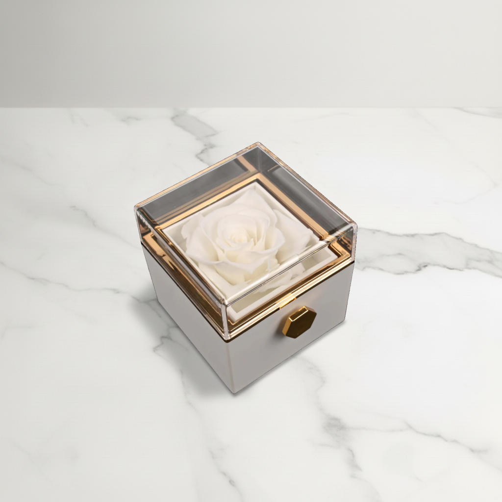 Dárková krabička s věčnou růží a náhrdelník s vlastními jmény